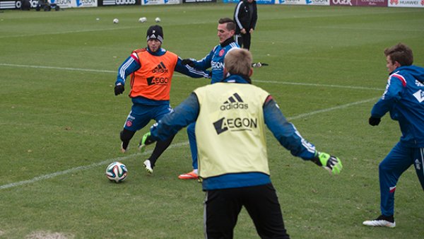 控卫新实验！太阳赌上未来让23岁榜眼秀执掌球权，布克甘当二当家？