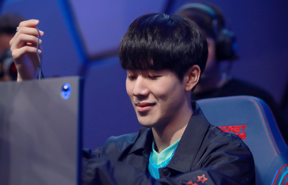 记者：瓦伦拒绝了利物浦对马马尔达什维利的首份报价