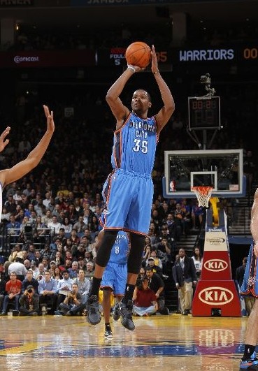 体育德甲：法兰克福4-2霍芬海姆 排名升至第四